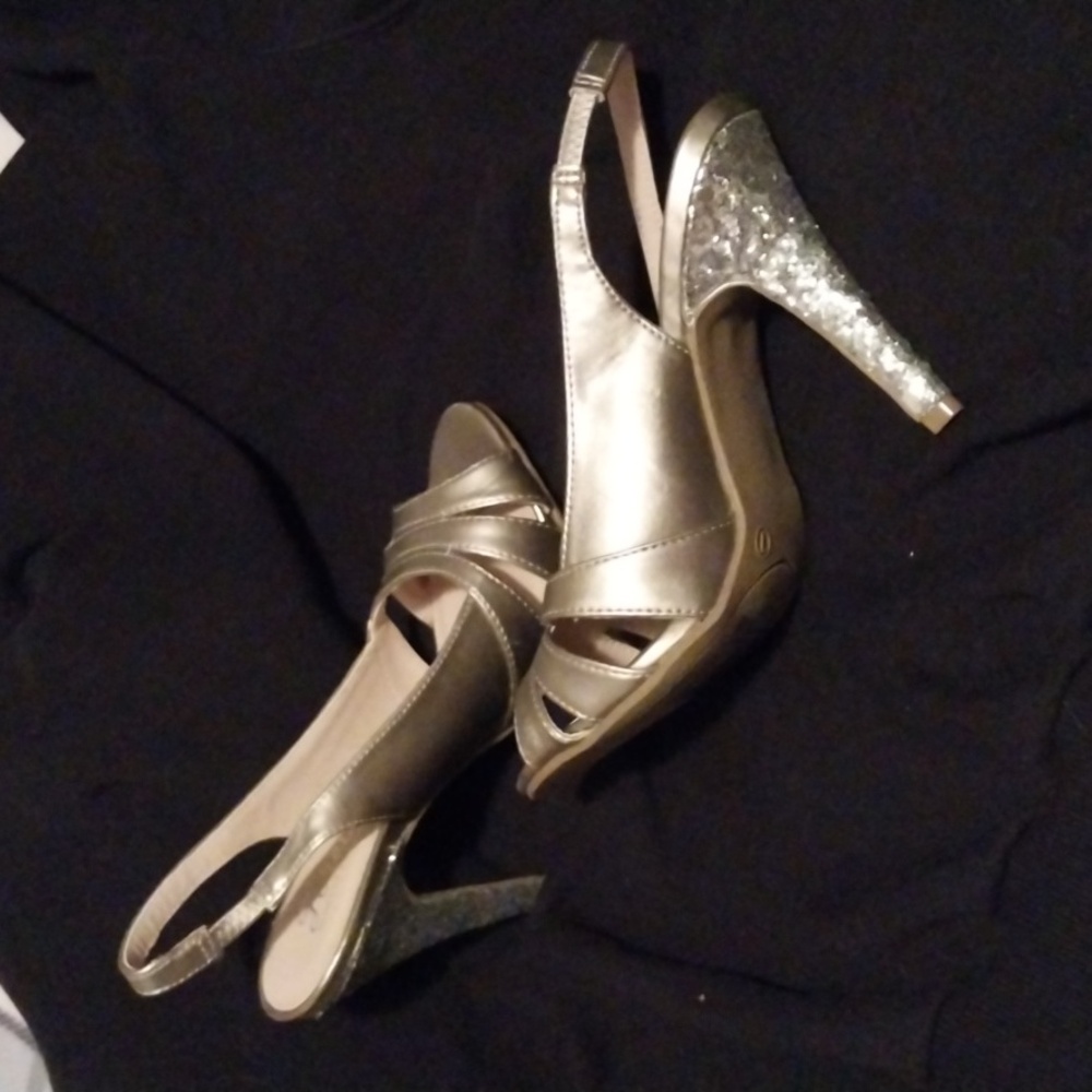 Super cute Sparkly silver heels